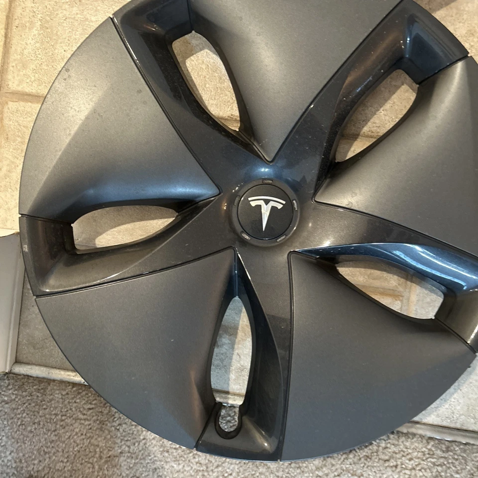 Set of 4 OEM TESLA MODEL 3 REFRESH AERO 18" WHEEL COVER HUBCAP - Image 2 of 4
