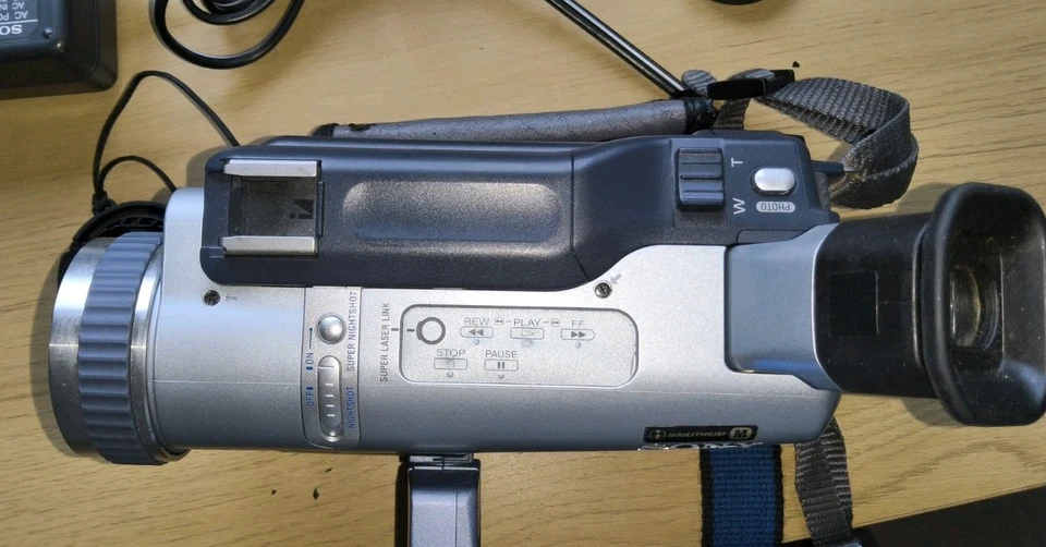 Sony Handycam DCR-TRV325E Handheld Digital8/8mm/Hi8 Tape Camcorder - Boxed - Image 4 of 4