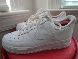 nike womens white leather walking shoes