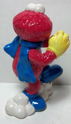 Figura Enesco Elmo Lanzando Bolas de Nieve "Diversión de Invierno" 1994 - Imagen 2 de 4