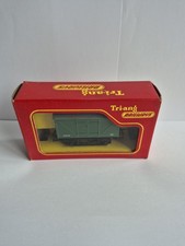 Triang R11 Green Closed Van W8755 Boxed OO Gauge New Old Stock