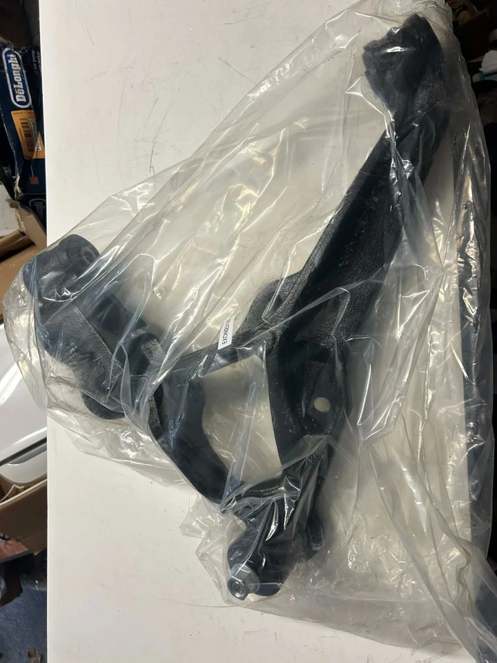 Brazo de control inferior delantero izquierdo y rótula Moog RK623128 para Chevy GMC 2500 3500 Foto 2 de 3