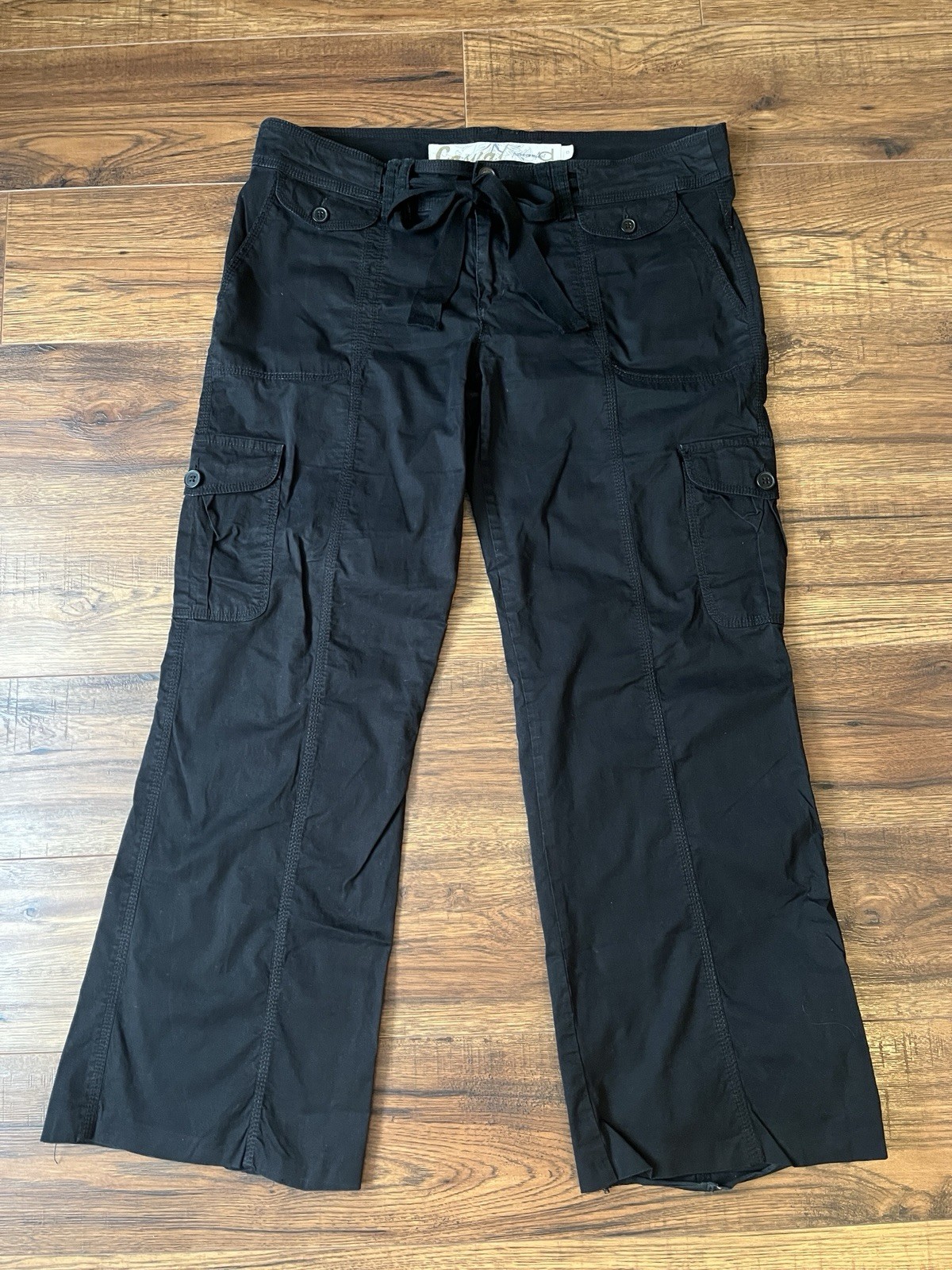 Dynamite Low Rise Black Cargo Pants Relaxed Straight Leg Women 12 Y2K Utility