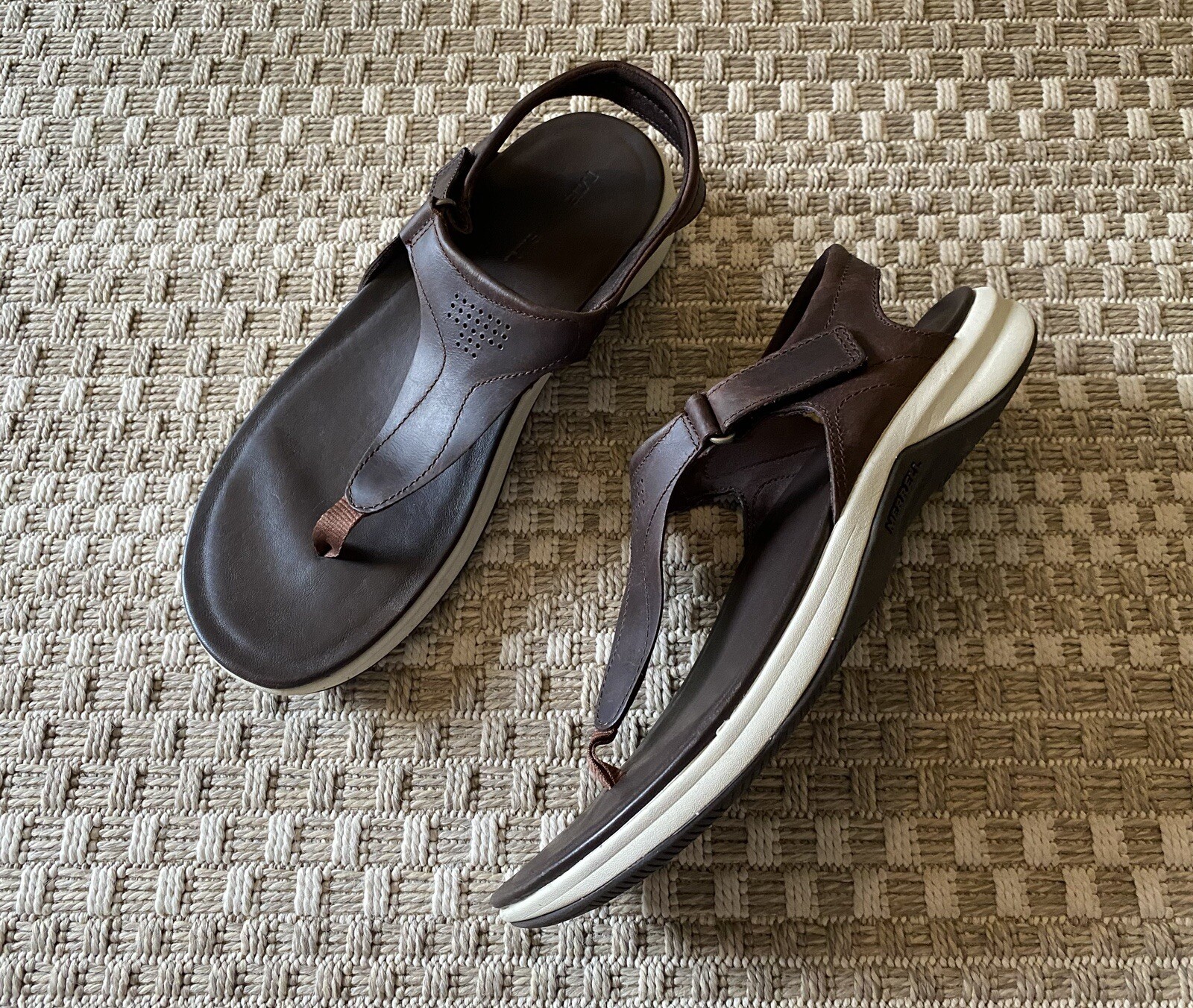 MERRELL J033566 Tideriser Luna sandali in pelle con cinturino a T cioccolato 10 *indossati una volta*