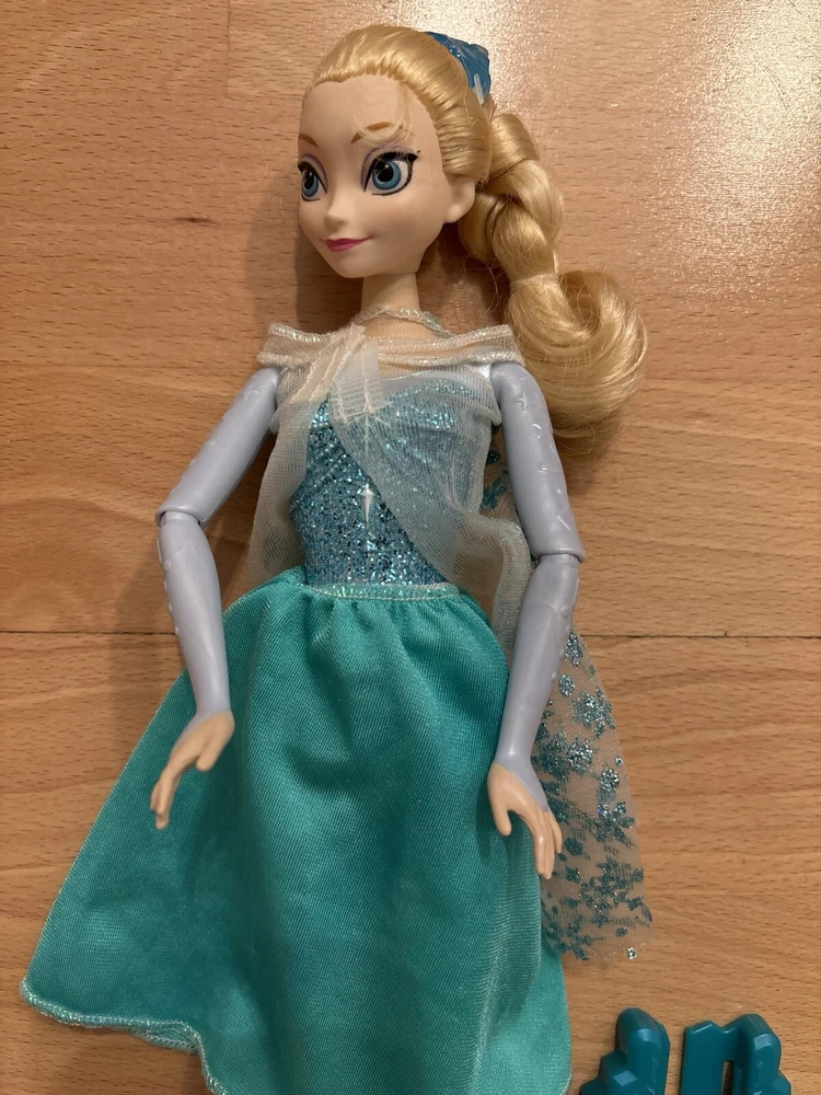 Eiskönigin Elsa als Eisläuferin