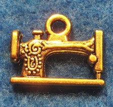 50Pcs. WHOLESALE Tibetan Antique Gold SEWING MACHINE Charms Pendants Q0149