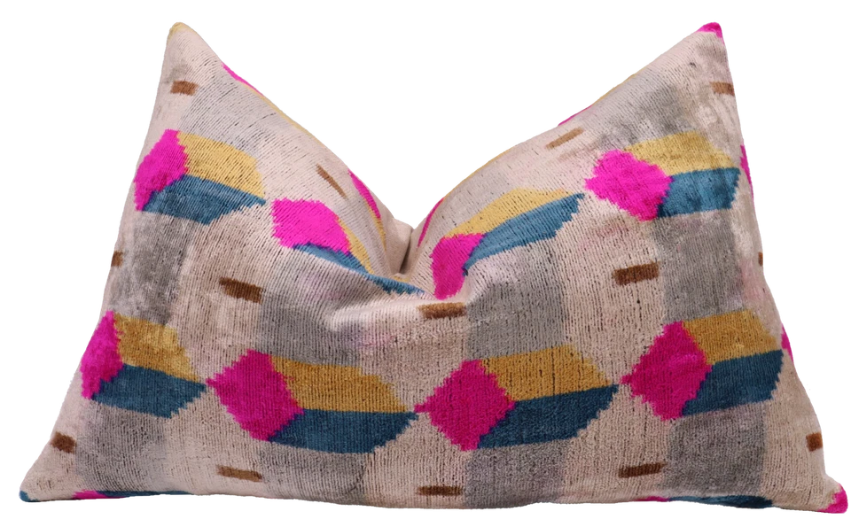 Almohada de terciopelo de plumas geométrica hecha a mano rosa 16 x 24 pulgadas (40 x 60 cm) Foto 3 de 4