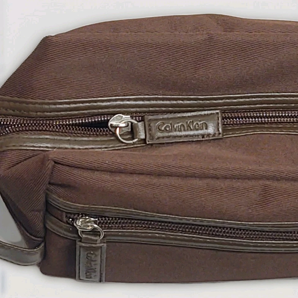 💼CALVIN KLEIN Kit de viaje para hombres Cosméticos Bolsa de artículos de tocador Estuche Marrón Equipaje Afeitado Foto 3 de 4