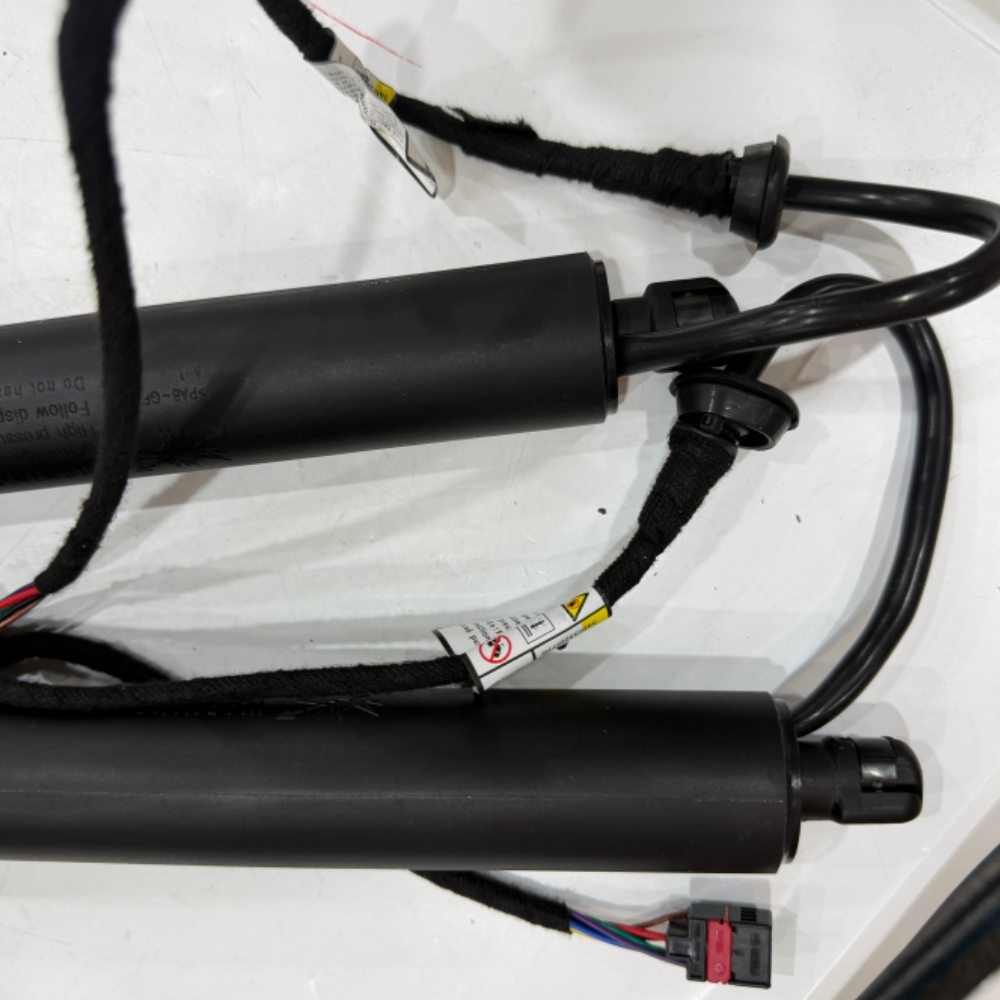 Maserati Levante 2017-2020 REAR+RIGHT Trunk strut