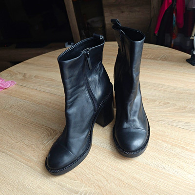 Kendall + Kylie Damen Stiefeletten Leder Schwarz EU 41 Blockabsatz hoch RV
