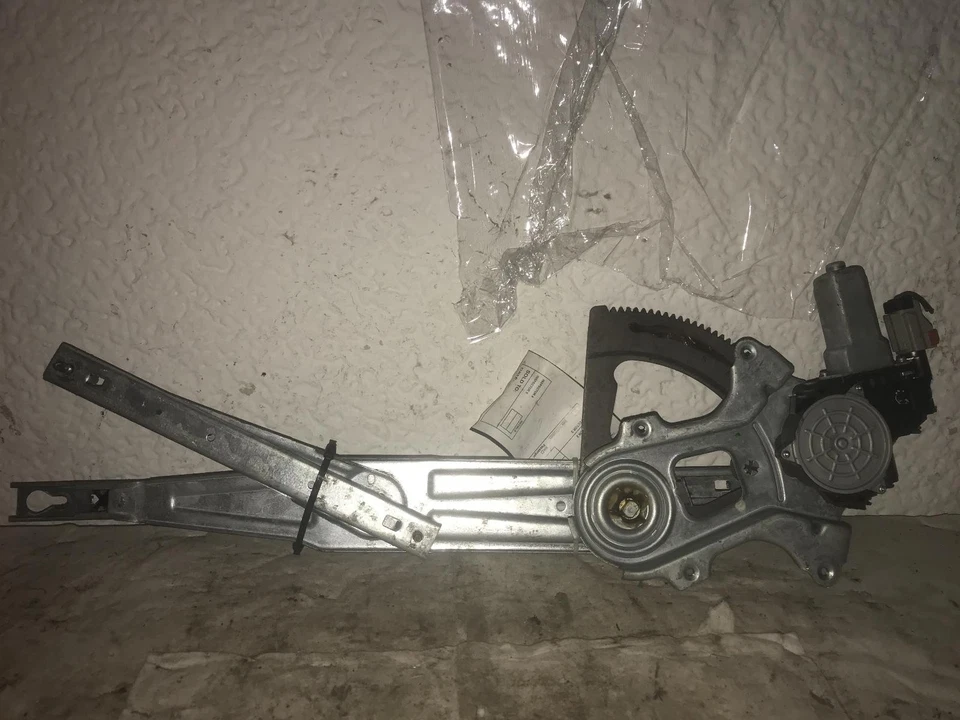 Used Front Right Door Window Regulator Front fits: 2006 Dodge Stratus Sdn Front Foto 2 de 4