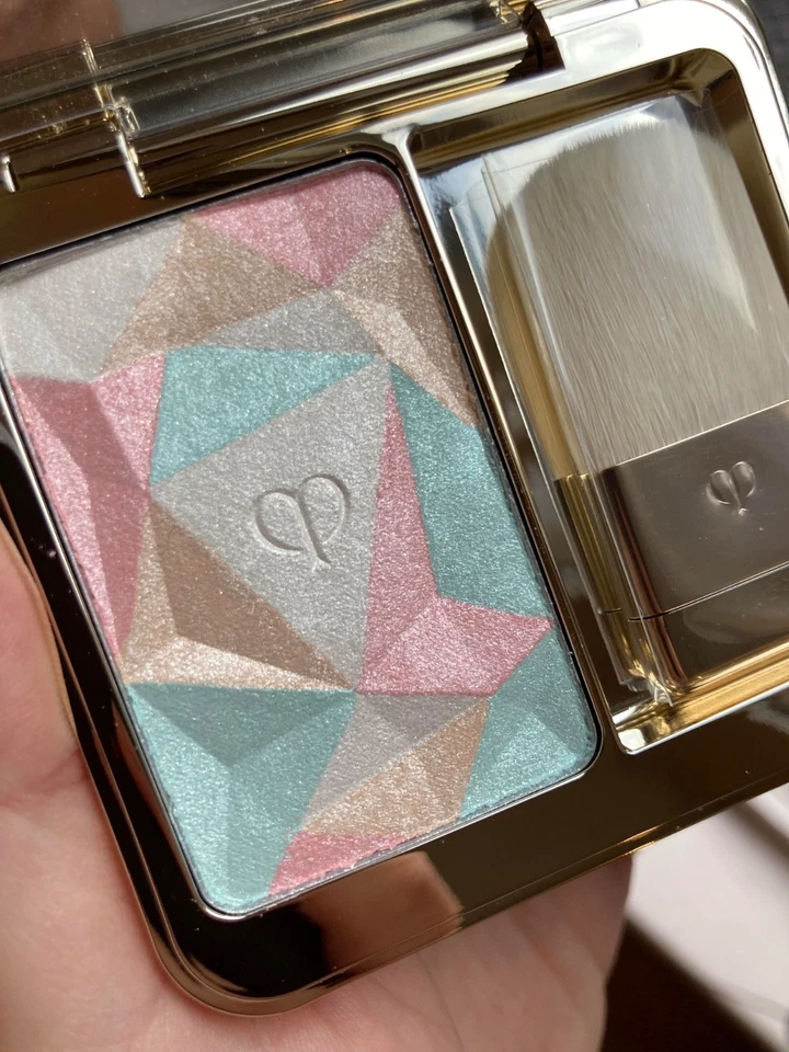 Potenciador facial luminoso CLE DE PEAU BEAUTE 106 Dawn Of Destiny 10 g/,35 oz EN CAJA Foto 2 de 4