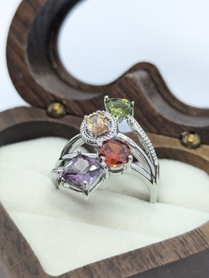 Atemberaubender Ring mit bunten Steinen silberfarben - Größe P1/2, 8