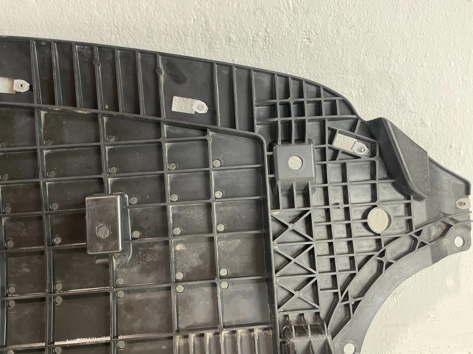 Cadilac CT5 2020-2025 tracción trasera deflector inferior delantero protector contra salpicaduras # 105026 Foto 4 de 4