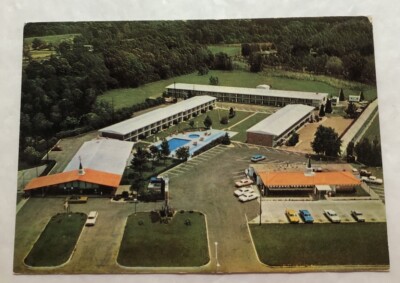 Aerial View Howard Johnson's Motor Lodge Baton Rouge, Louisiana. Postcard (H2)