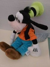 NEW  Disney Store GOOFY Plush 9"  Stuffed Toy  very RARE  
