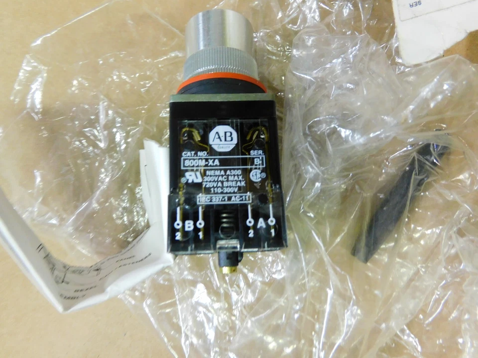 Allen-Bradley AB 800MR-QA24WA botão iluminado branco 800MR-QA24 2 peças - Imagem 4 de 4