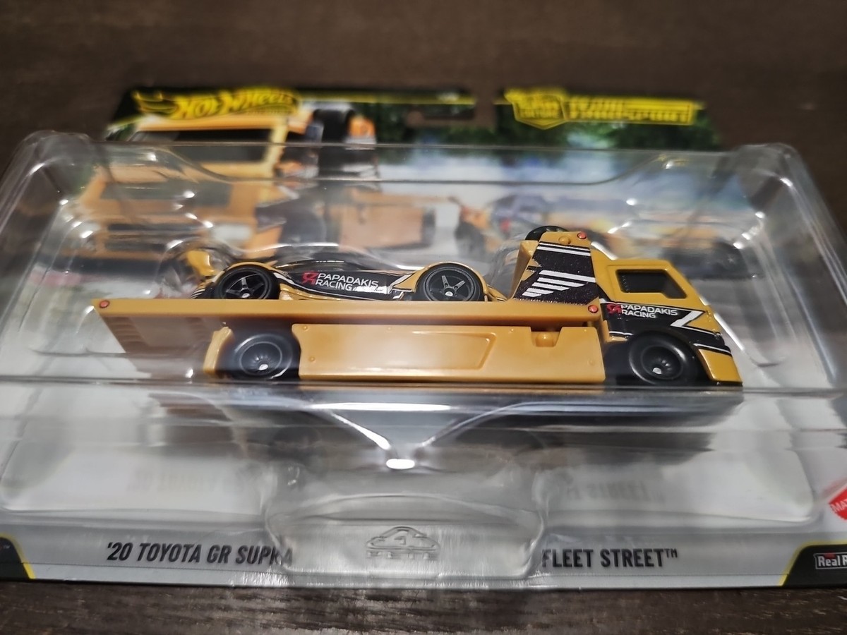 Hot Wheels Premium 2025 Team Transport '20 Toyota GR Supra Fleet