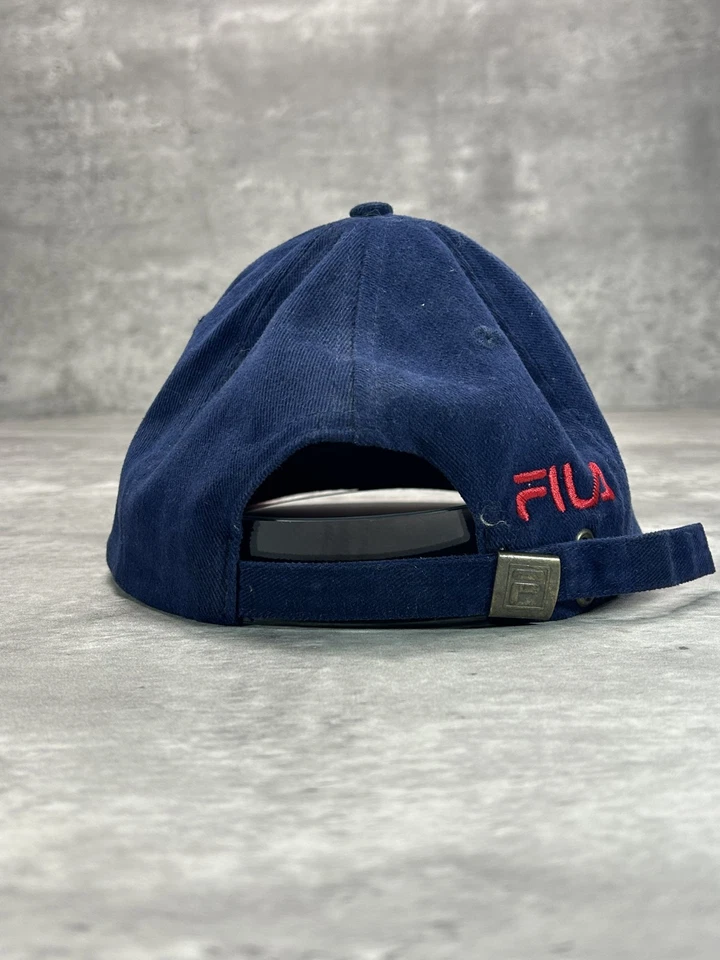 Sombrero vintage años 90 Fila bordado logotipo dos tonos con tirantes OSFA Foto 4 de 4