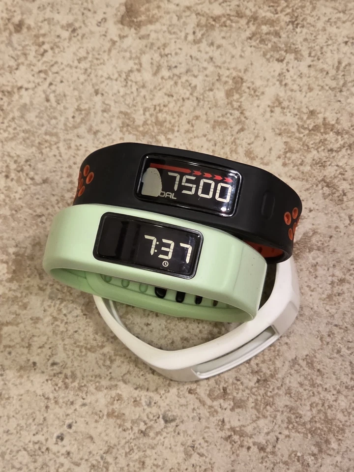 2 rastreadores de actividad Garmin Vivofit 2 + 3 bandas (2 grandes, 1 pequeña) *PROBADO* LEER * - Imagen 2 de 4