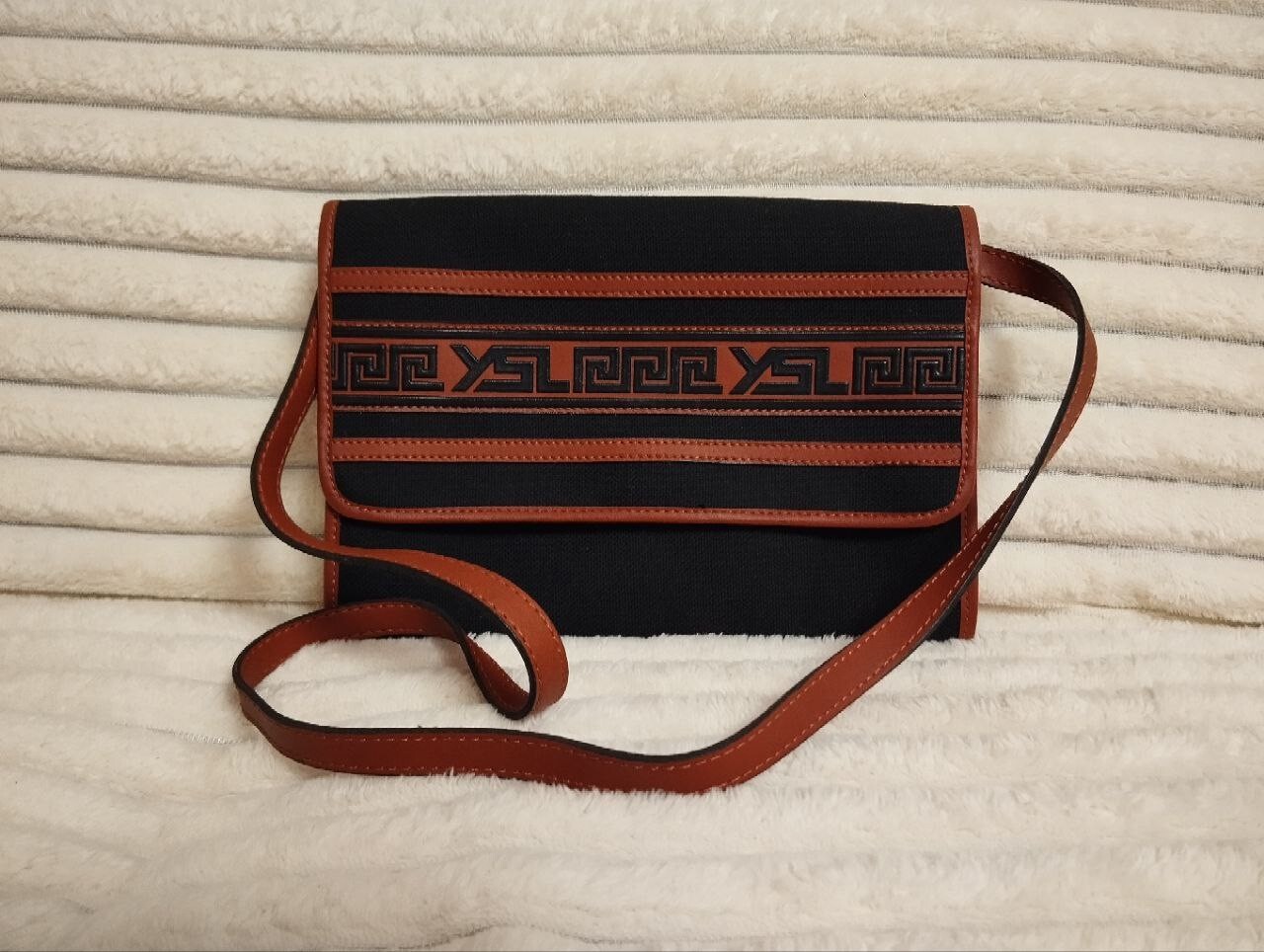 Borsa a tracolla vintage Yves SAINT LAURENT tela nero marrone