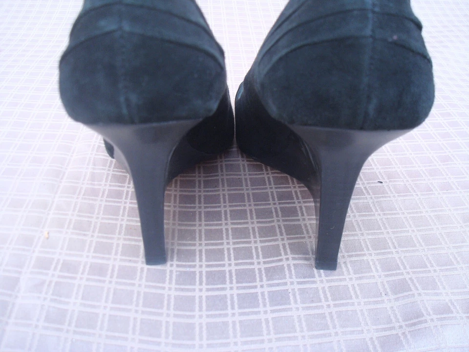 New Guess by Marciano Black Suede Women's Platform Wedges  Shoes Sz 6 M - Image 4 of 4