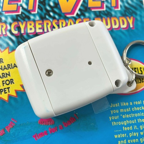 Pet Vet Cyberspace Cyber Dino Key Chain Digital Pet RANDTOY 1997 NEW RARE - Picture 4 of 4