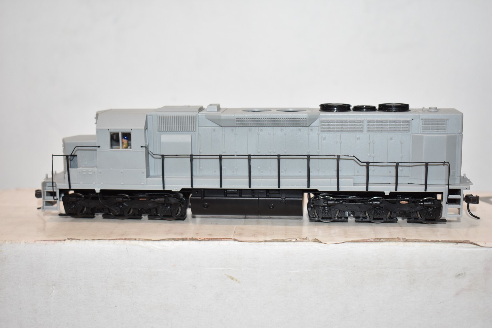 Undecorated SDP35 Atlas Master 8920 HO Scale D7.6 eBay