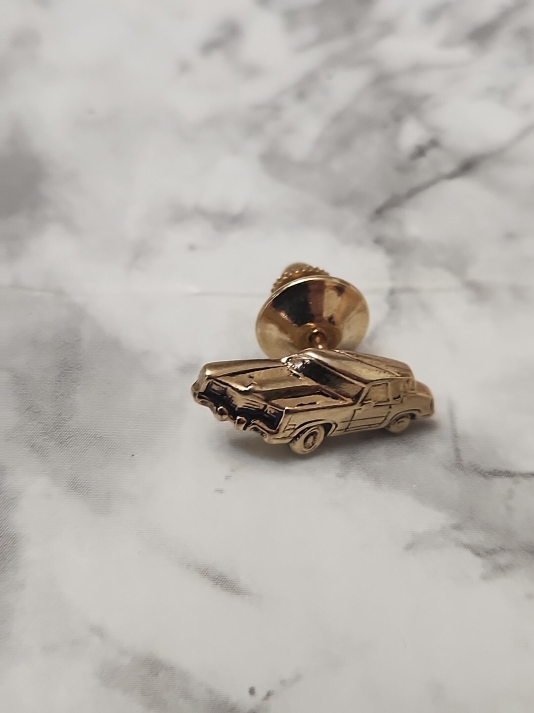 Vintage Avon Antique Classic Car Gold Tone Lapel Pin Hat Lanyard Pins Tie