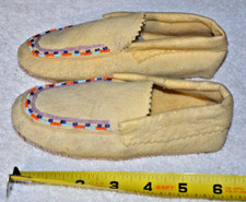 Vintage Native American Great Plains Children  s Beaded Moccasins 6  