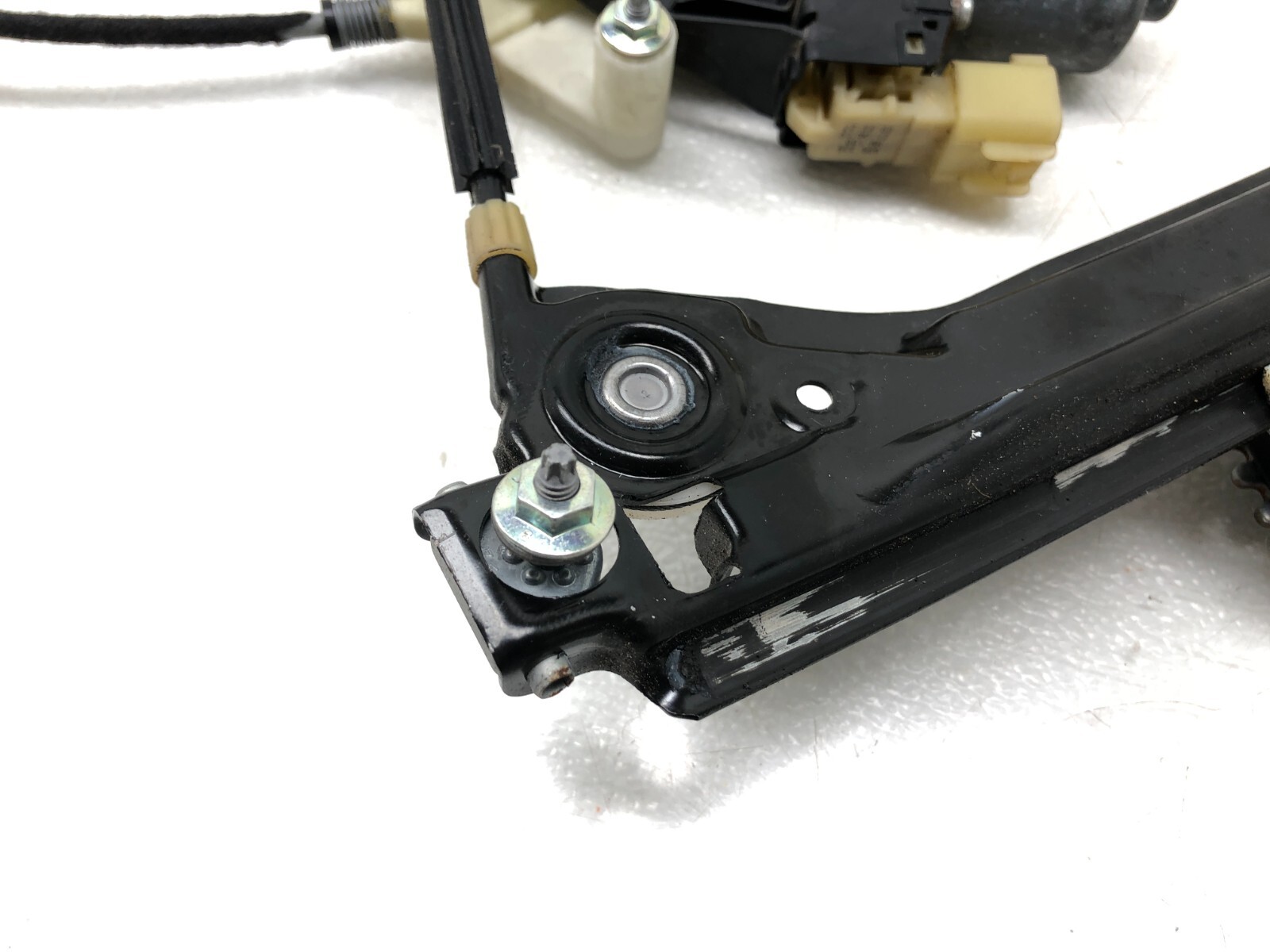 2014-2019 MASERATI GHIBLI S RIGHT PASSENGER FRONT WINDOW REGULATOR OEM.