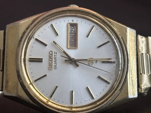 Working Vintage Seiko Quartz 7123-8449  Day/Date Metallic Dial