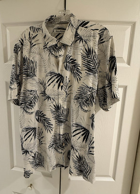 Tommy Bahama Men s L black/cream Floral Tropical Short Sleeve Point Collar Shirt