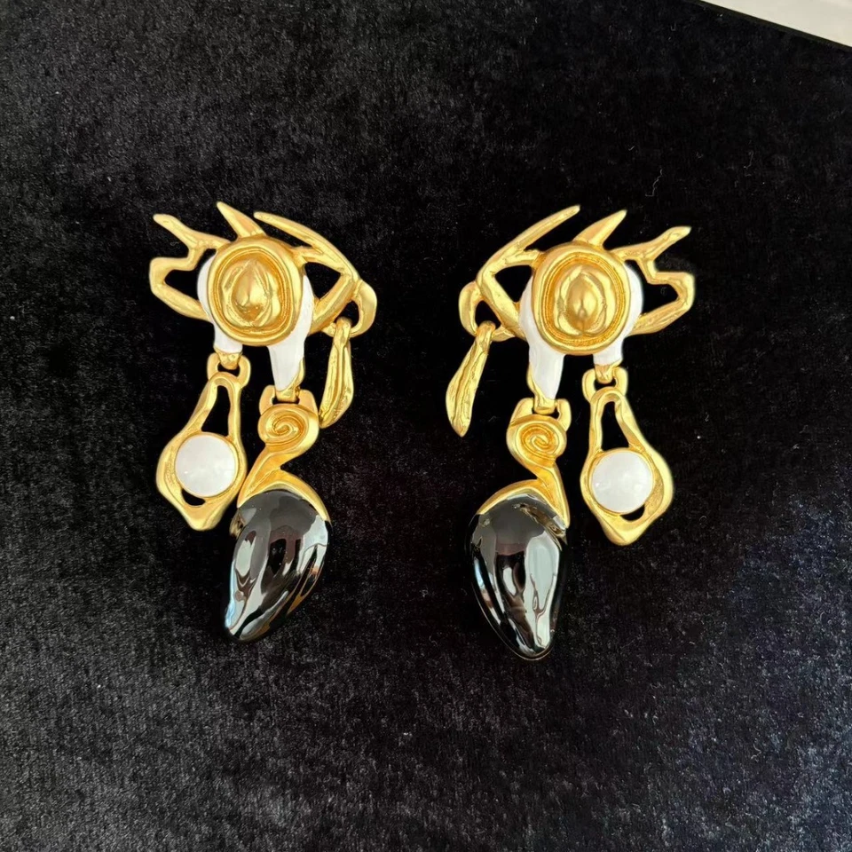 Pendientes Schiaparelli Surrealismo Ojo Corazón Esmalte Foto 4 de 4