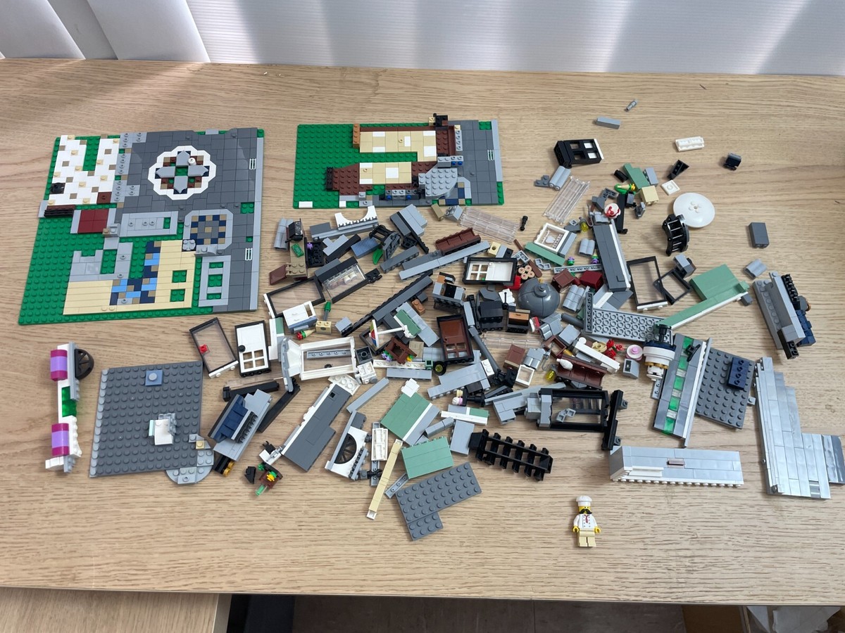 Lego 10255 Big W Lego Creator Expert LEGO Creator Expert: Assembly