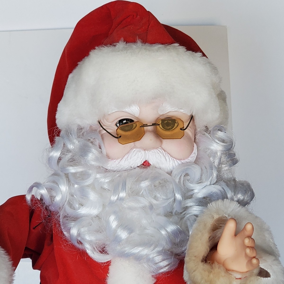 animatronic Santa and Mrs Claus candles VIDEO 24