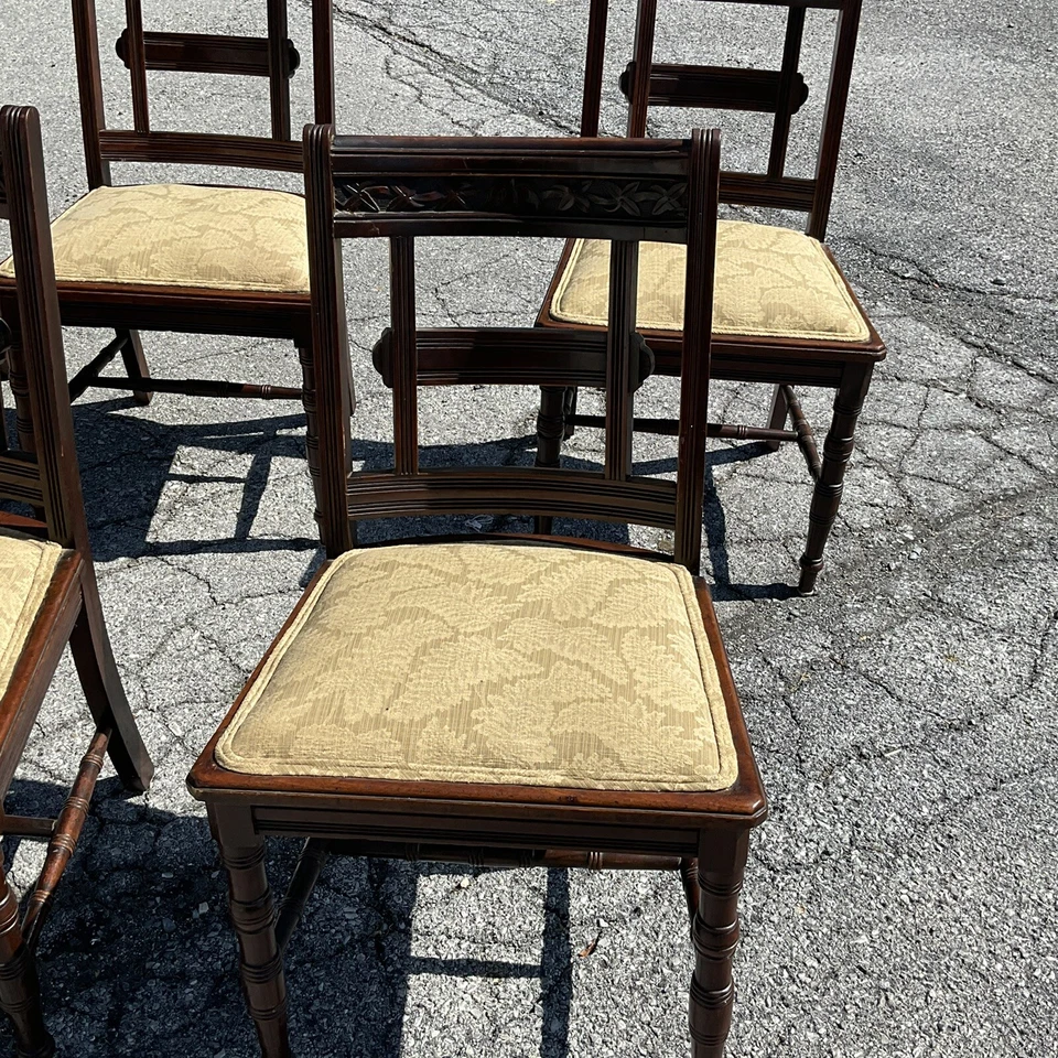 Juego de Sillas Antiguas Seis Estéticas Nogal Eastlake Victoriano 1880 Talladas Foto 4 de 4