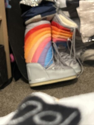 NWT Unisex Rainbow Icon Moon Tall Snow Insulated Winter Boots Women 35-38/5-7