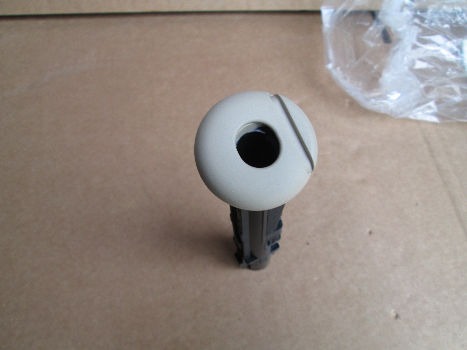 NEW GENUINE AUDI Q5 REAR SEAT HEADREST GUIDE WITH PUSH BUTTON