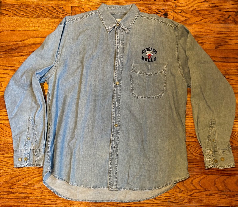 Vintage Chicago Bulls Medium Southwest Apparel Blue Denim Cotton Button Up NBA
