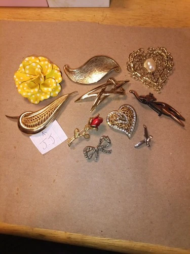 LOT OF VINTAGE COSTUME JEWELRY PINS