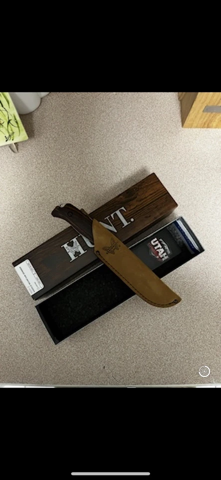 Cuchillo de caza hecho en banco Saddle Mountain Skinner funda de cuero 15001-2 S30V nuevo en caja Foto 2 de 2