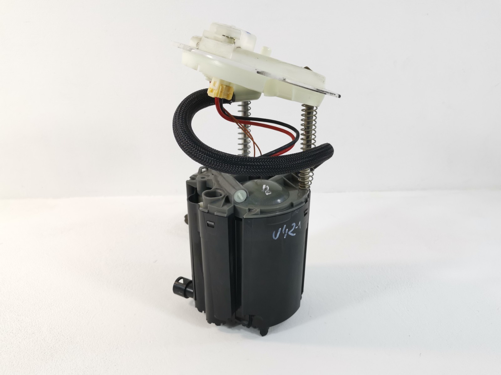 Maserati Ghibli RWD 3.0 L 2015 Fuel Pump Level Sending Unit 670035006 OEM