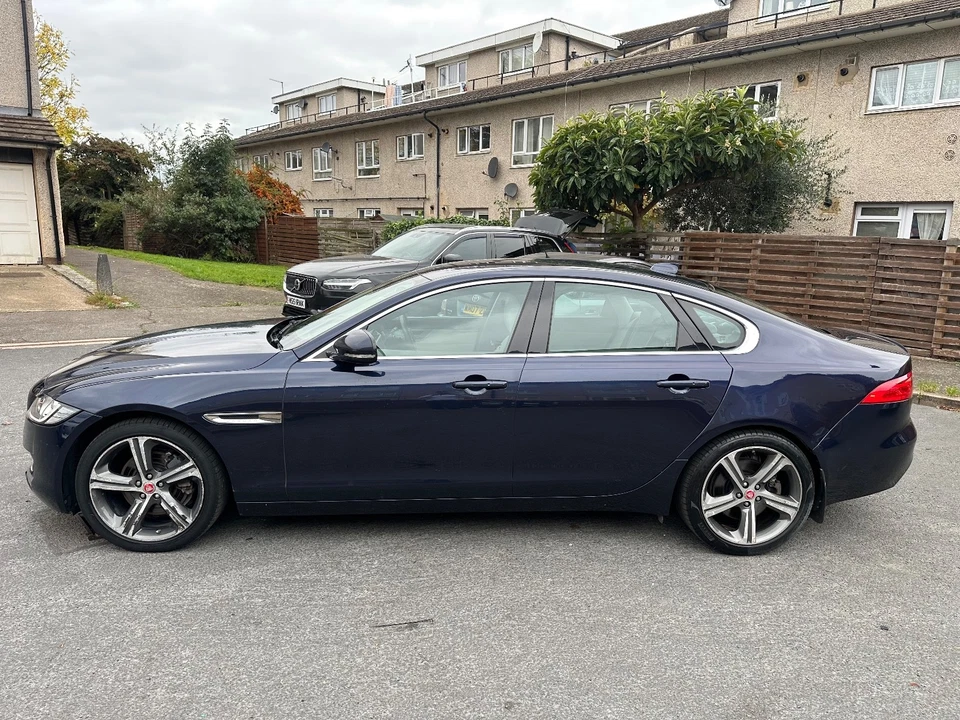 Jaguar XF 2016 2.0 ULEZ FREE ONLY 40K MILES! - Image 2 of 4