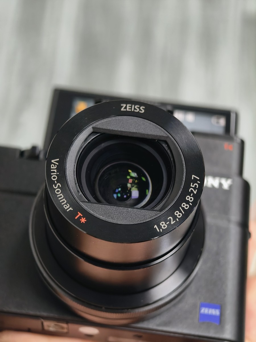 Sony DSC-RX100 III RX100M3 Digital Camera 20.1 MP SLR Built-in