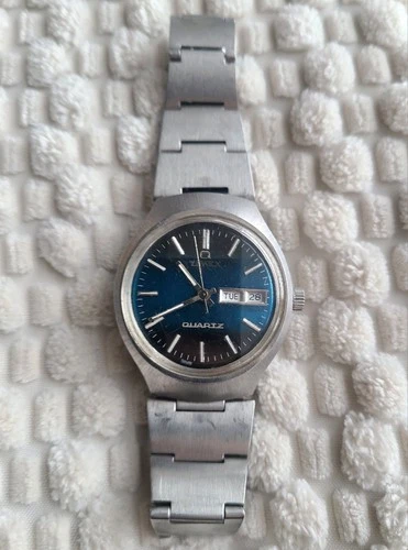 Vintage Timex Quartz Watch Blue Dial Day Date Stainless Steel Needs Polish Works