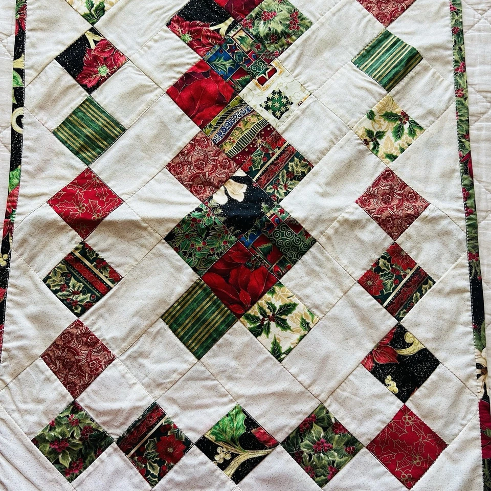 🎄 Corredor de mesa acolchoado de retalhos de Natal feito à mão – 17” x 52” - Imagem 3 de 4