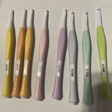 8PCS Crochet Hook Set, 2.5-6.0Mm Ergonomic Crochet Hooks colorful rubbery handle