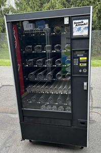 AUTOMATIC PRODUCTS AP SNACKSHOP 123 AUTOMATIC SNACK VENDING MACHINE