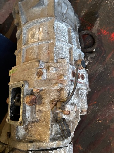 Jeep Wrangler YJ TJ external type AX15 Transmission 4.0L 6 Cylinder for parts - Picture 5 of 7